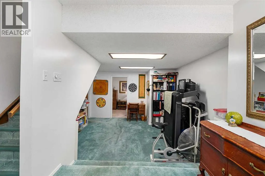 152 Templewood Road NE