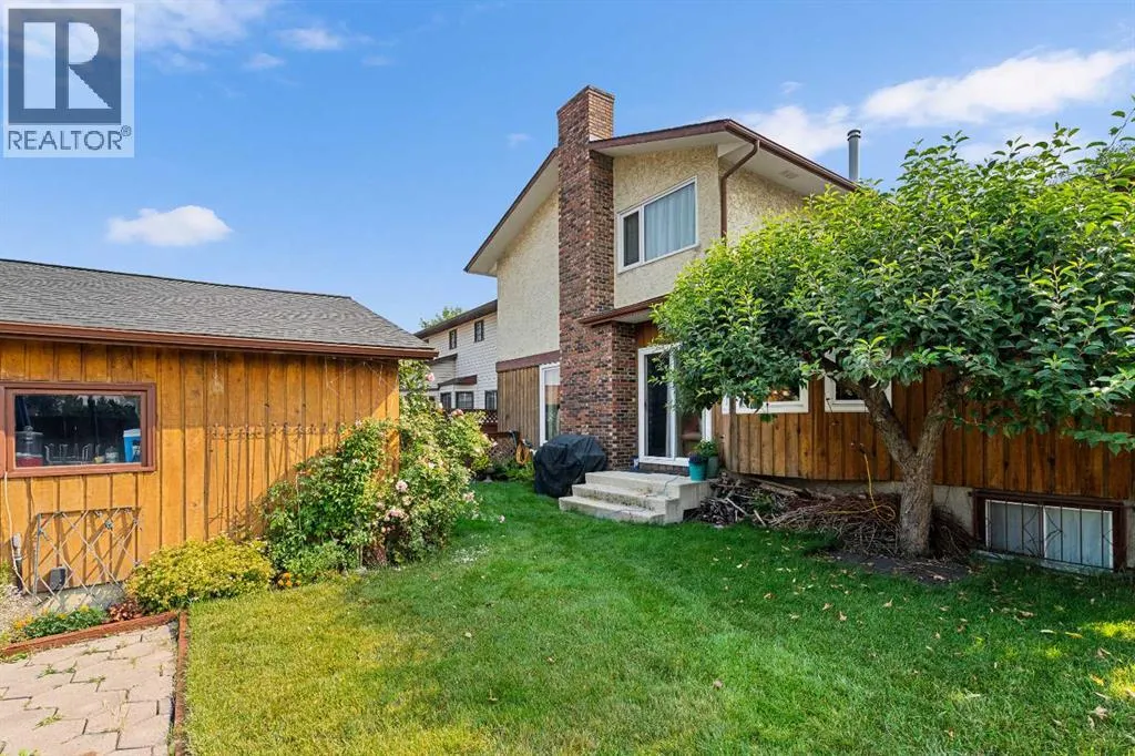 152 Templewood Road NE