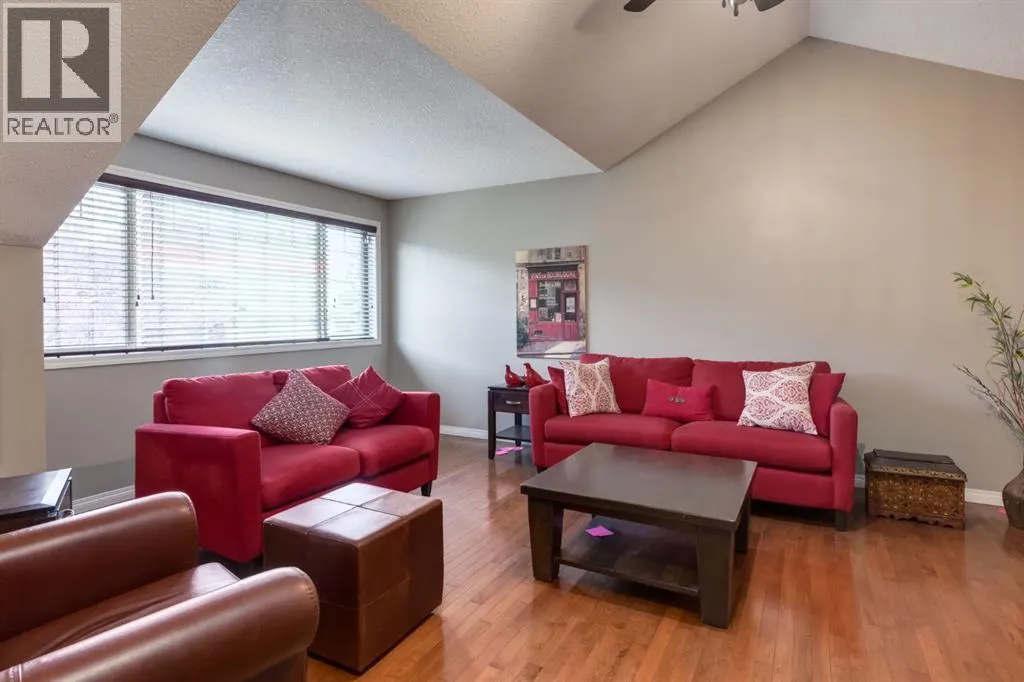 218 Springbank Villas SW