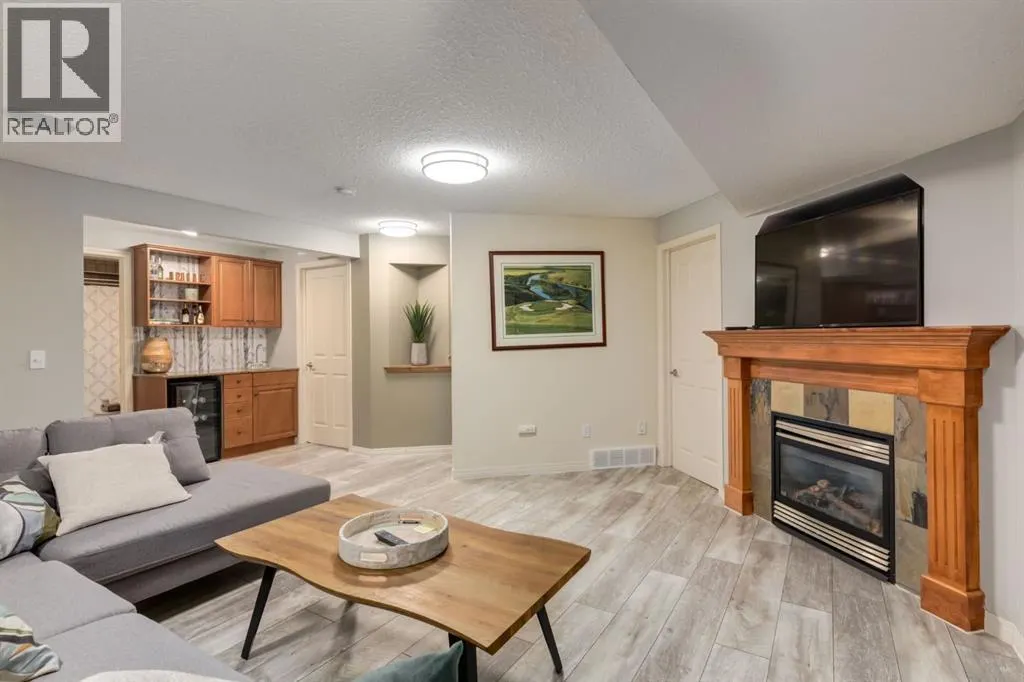 218 Springbank Villas SW