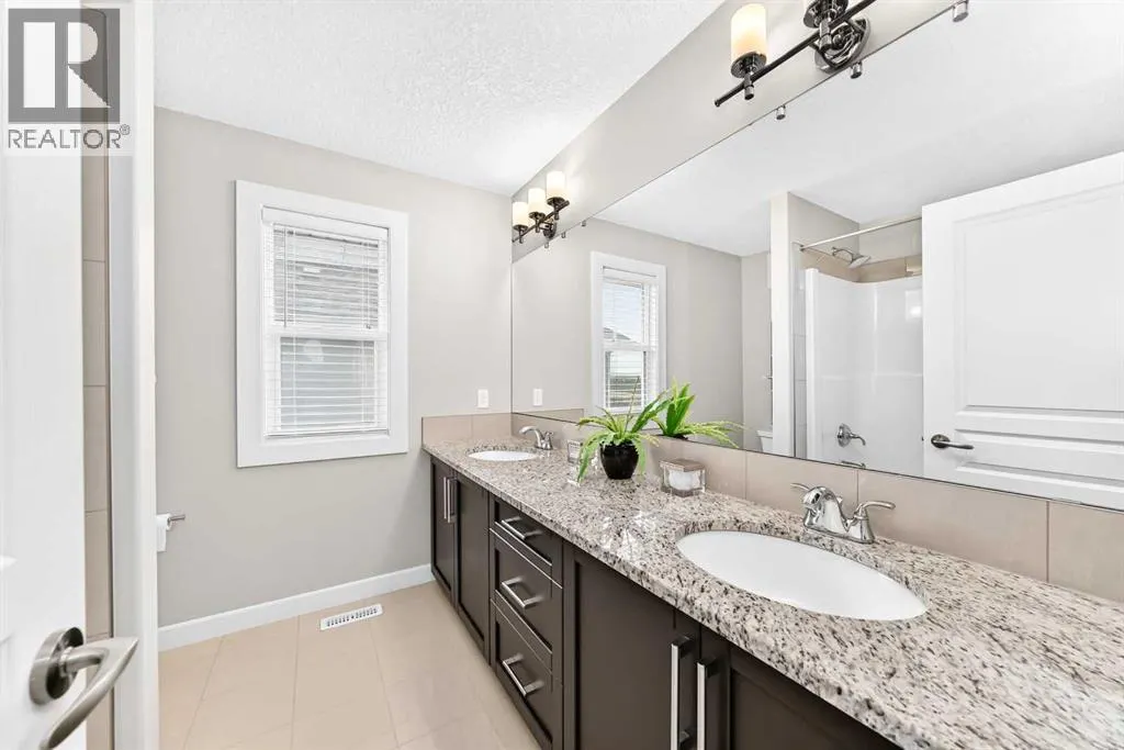 96 Cranarch Heights SE