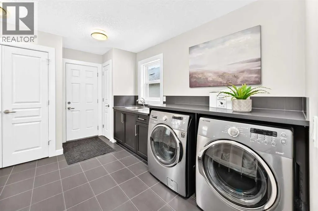 96 Cranarch Heights SE