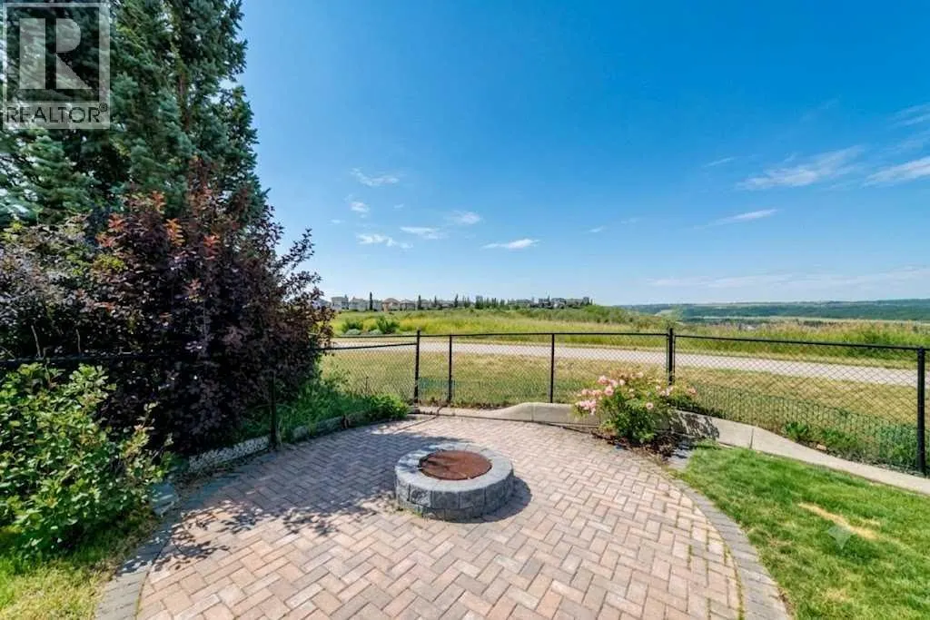 96 Cranarch Heights SE