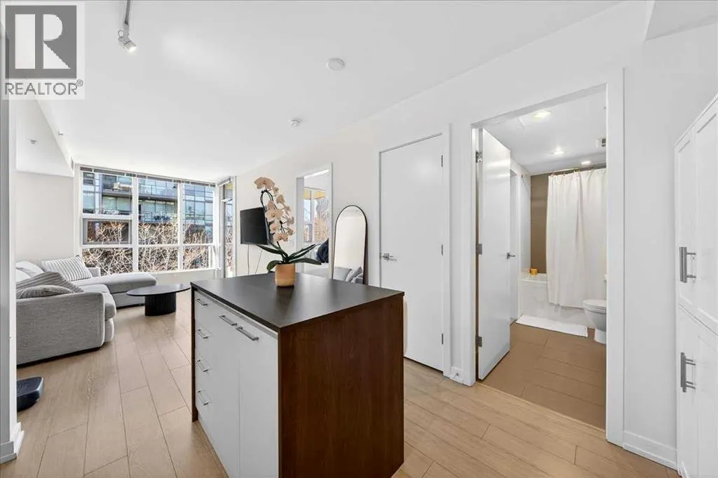 214, 51 Waterfront Mews SW