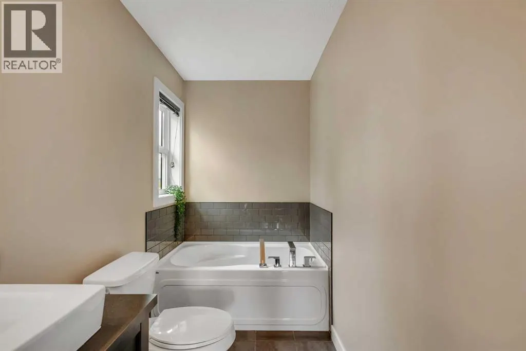 360 Marquis Heights SE