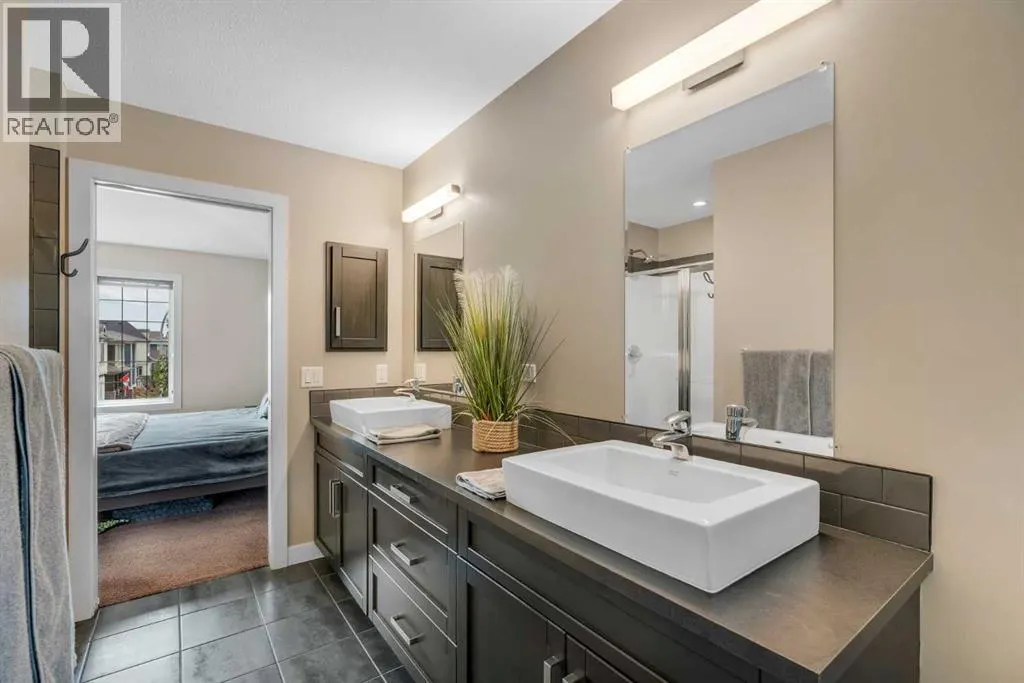360 Marquis Heights SE