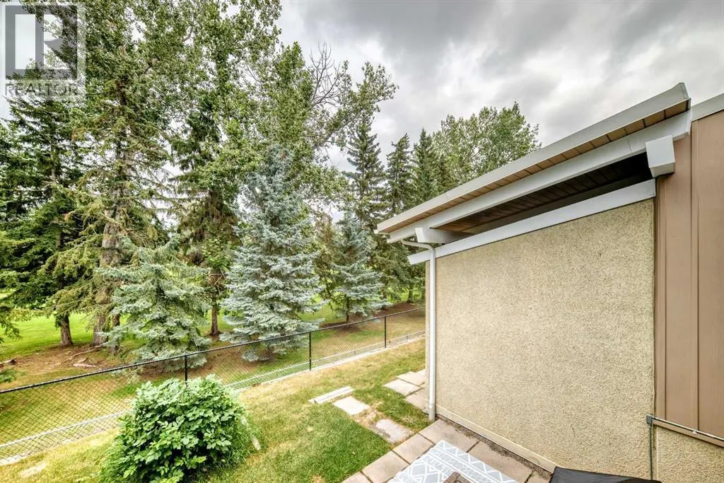 1702, 11010 Bonaventure Drive SE