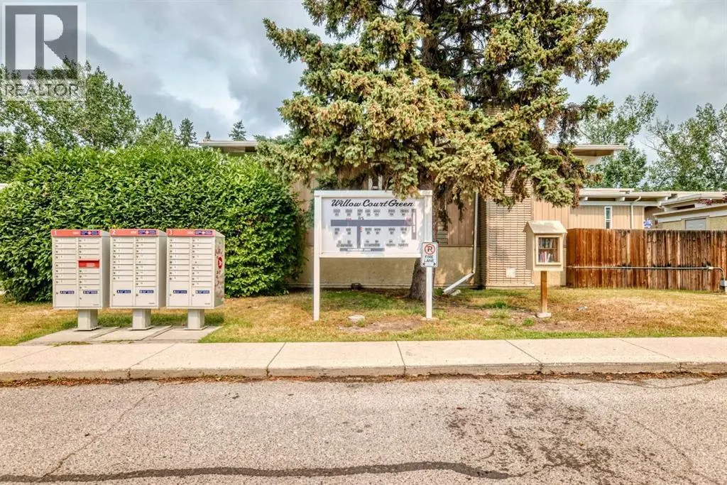 1702, 11010 Bonaventure Drive SE