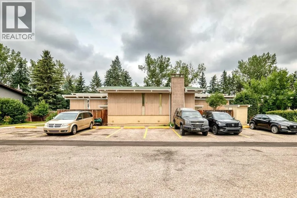 1702, 11010 Bonaventure Drive SE