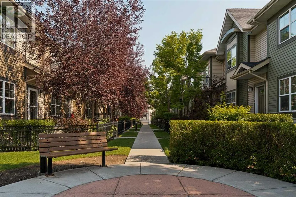 945 Mckenzie Towne Manor SE
