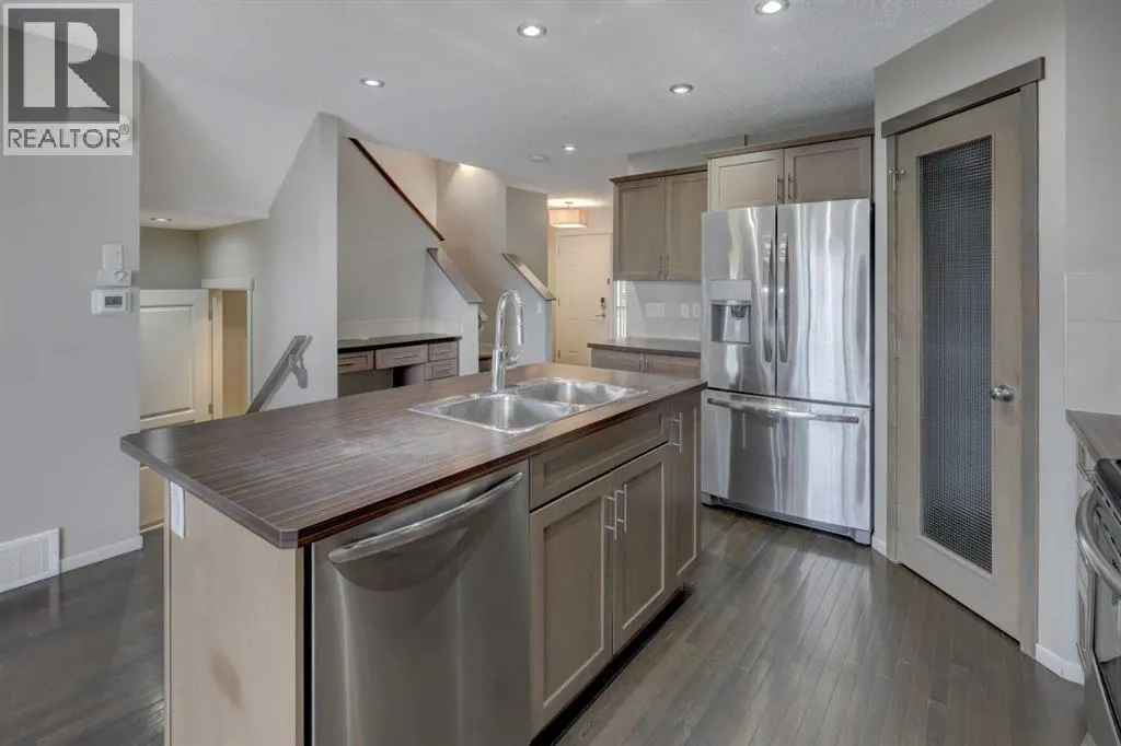 36 Copperstone Court SE