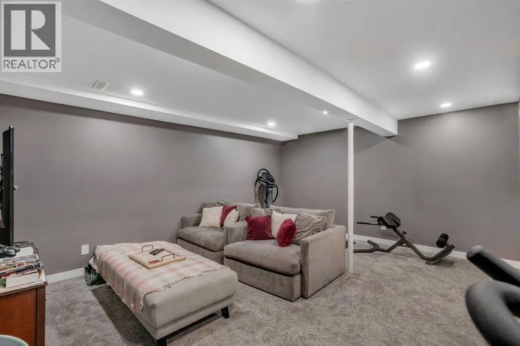 12 Oakvale Place SW