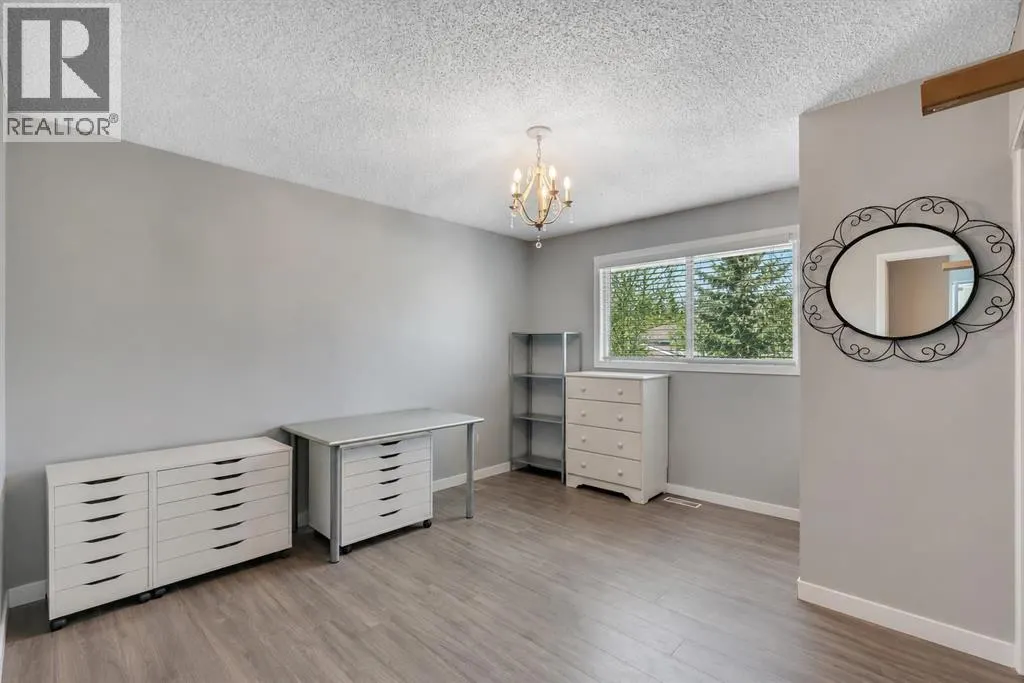 12 Oakvale Place SW