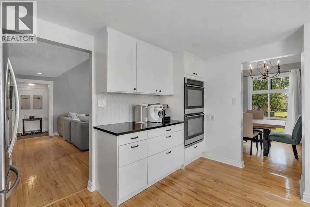 12 Oakvale Place SW