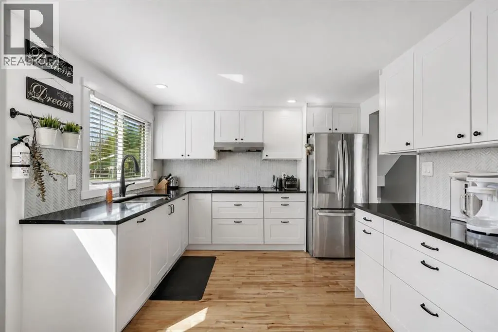 12 Oakvale Place SW