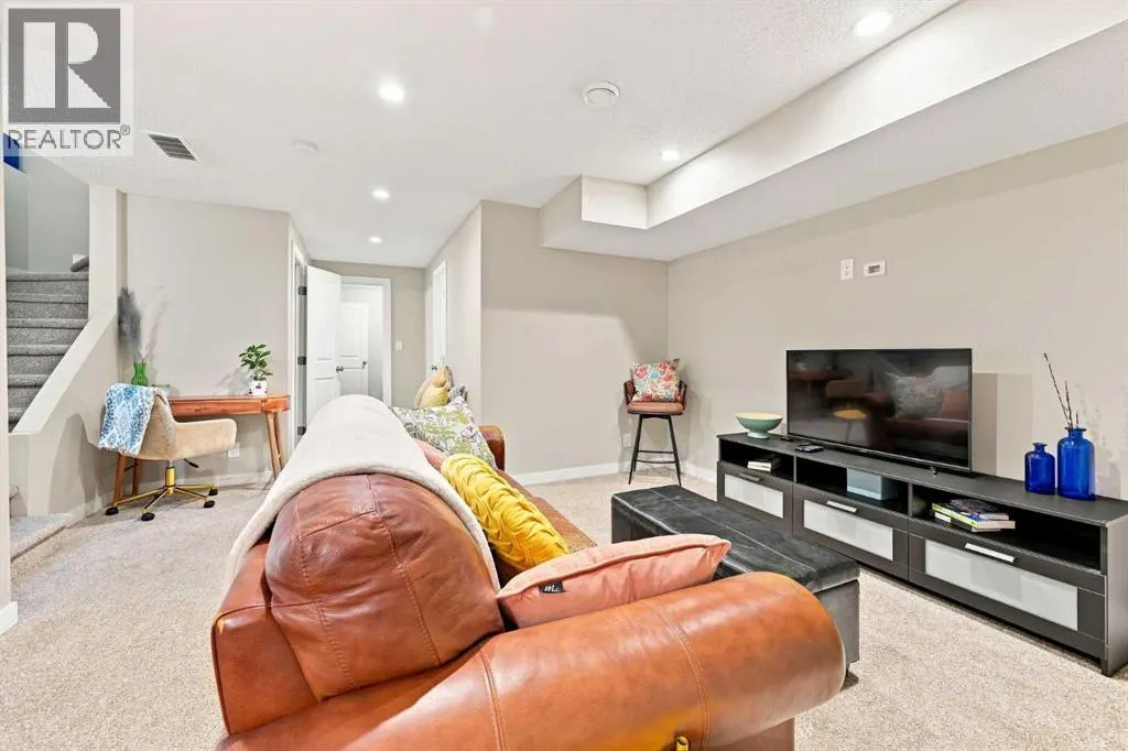 106 Autumn Crescent SE