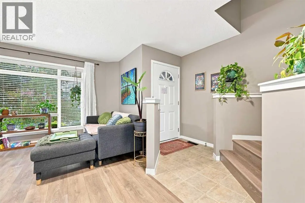 106 Autumn Crescent SE