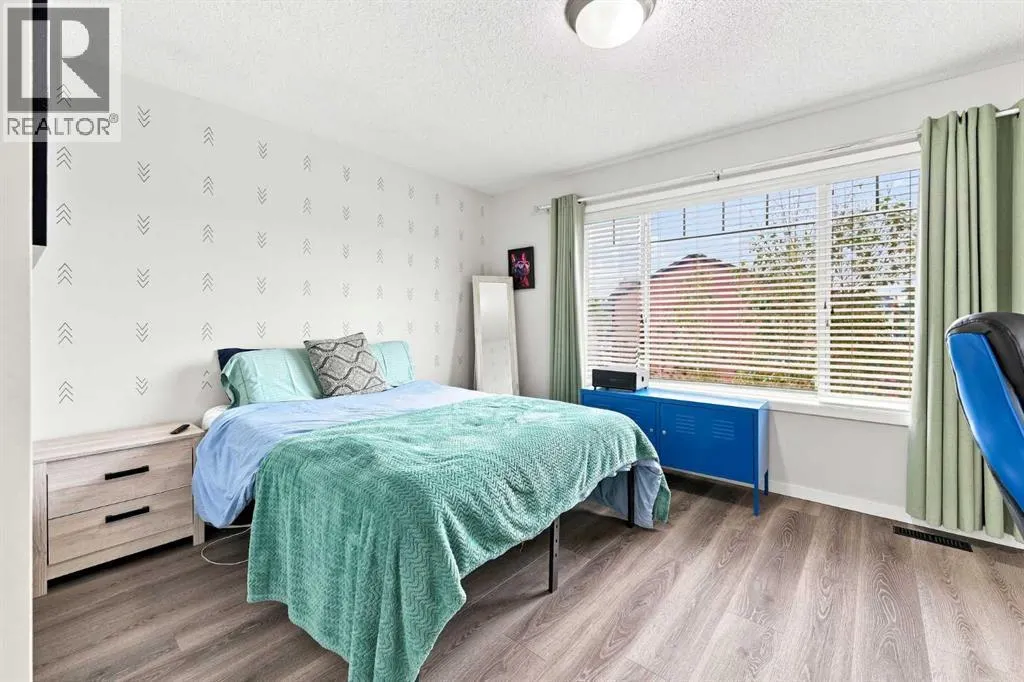 106 Autumn Crescent SE