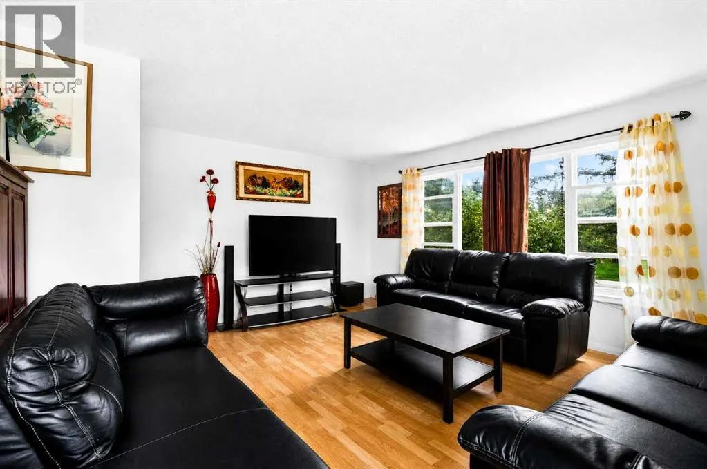 53 Queen Isabella Close SE