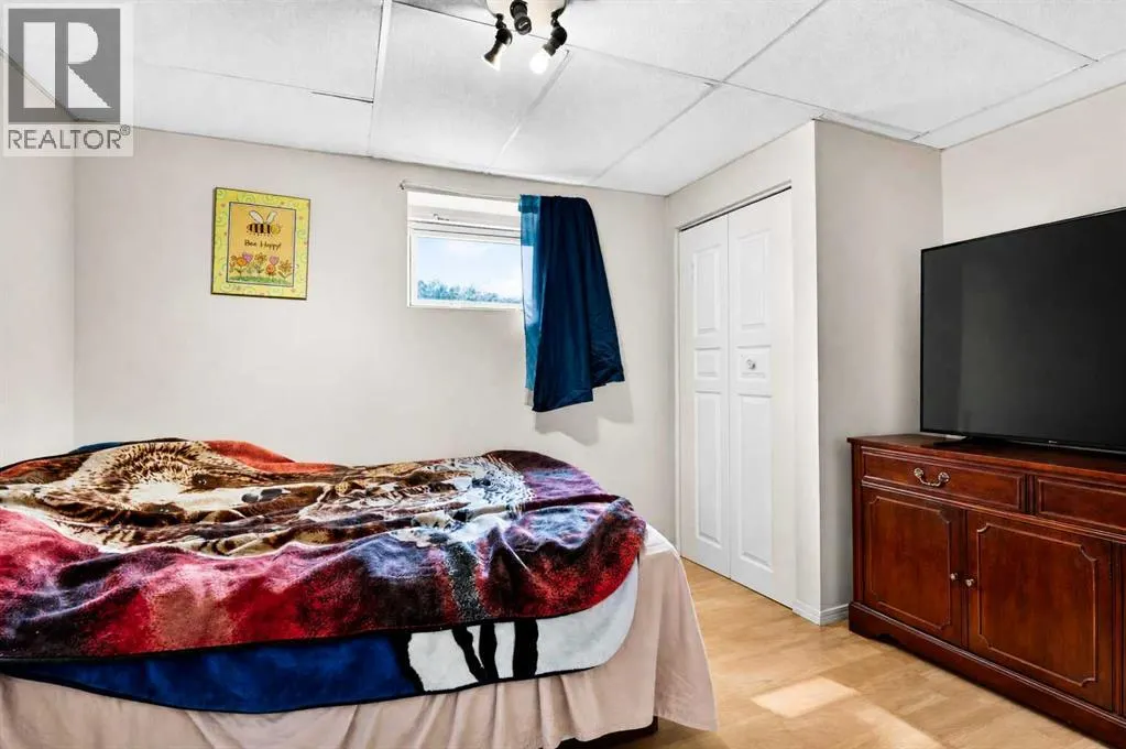 53 Queen Isabella Close SE