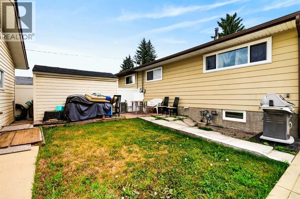 53 Queen Isabella Close SE