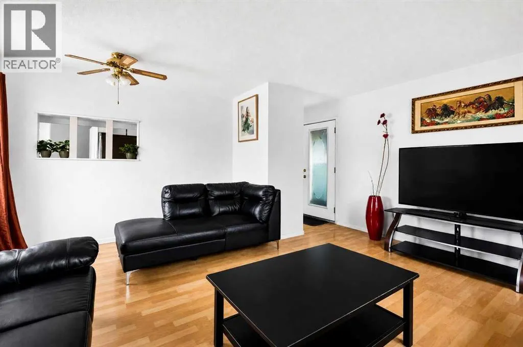 53 Queen Isabella Close SE