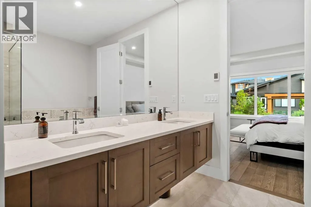 220 Marina Cove SE
