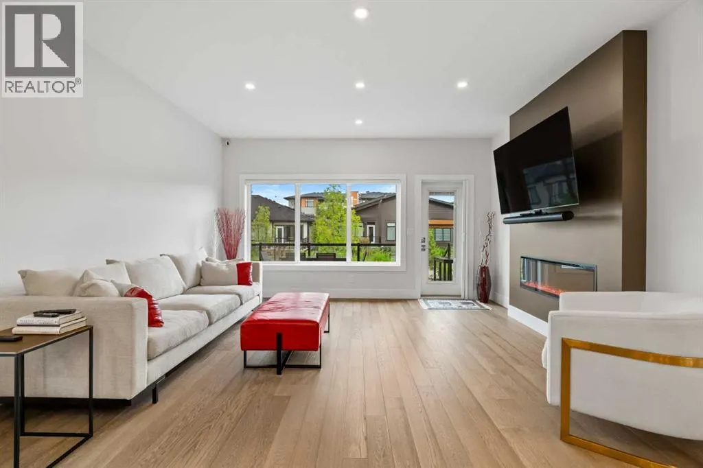 220 Marina Cove SE