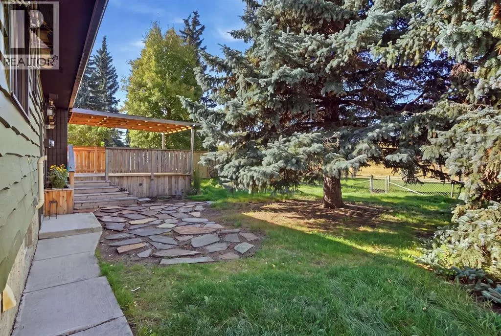 652 Oakwood Place SW