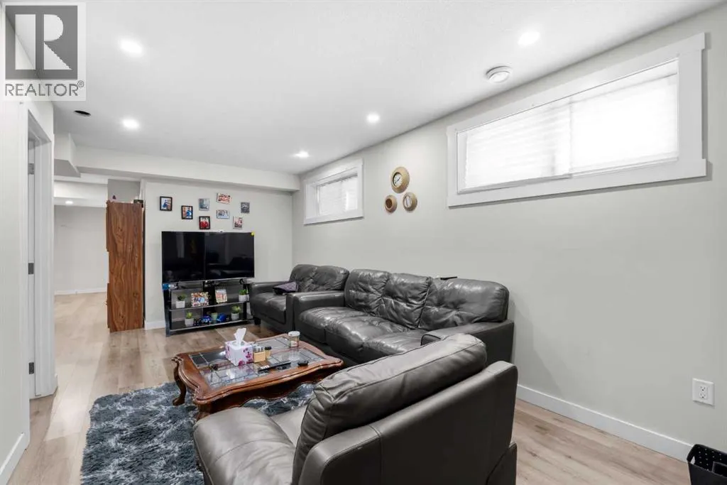 243 Savanna Lane NE