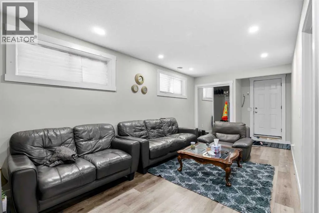 243 Savanna Lane NE