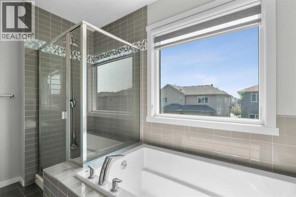 243 Savanna Lane NE