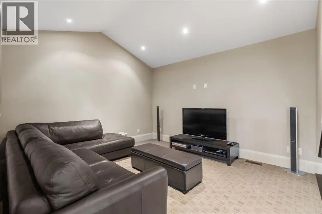 136 Posthill Drive SW