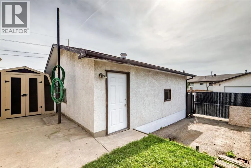 947 Maitland Way NE