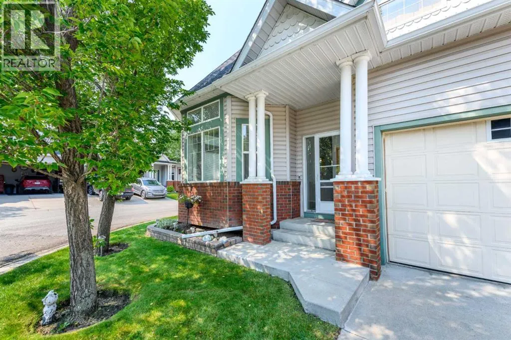 25 Prestwick Pond Terrace SE