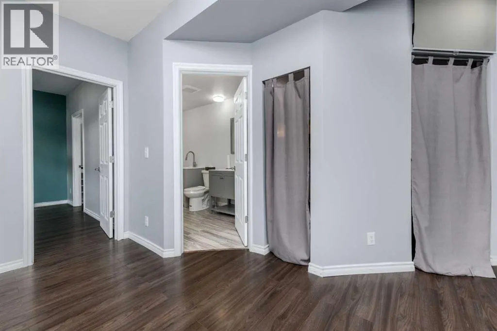 25 Prestwick Pond Terrace SE