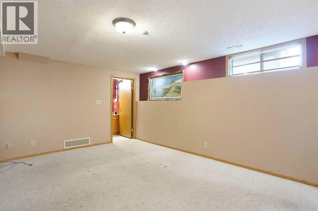 127 Shawinigan Drive SW