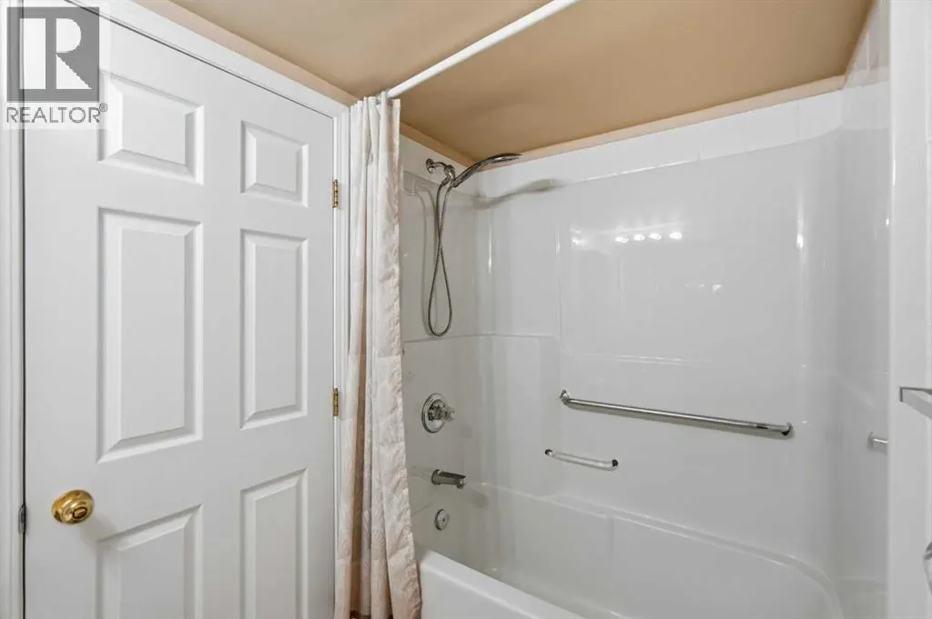 221, 290 Shawville Way SE