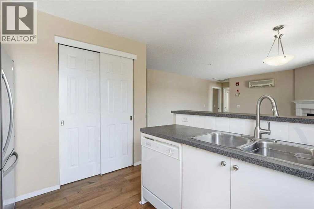 221, 290 Shawville Way SE