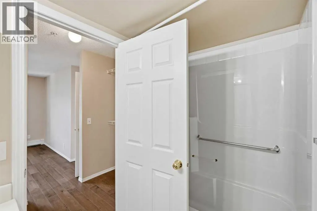 221, 290 Shawville Way SE