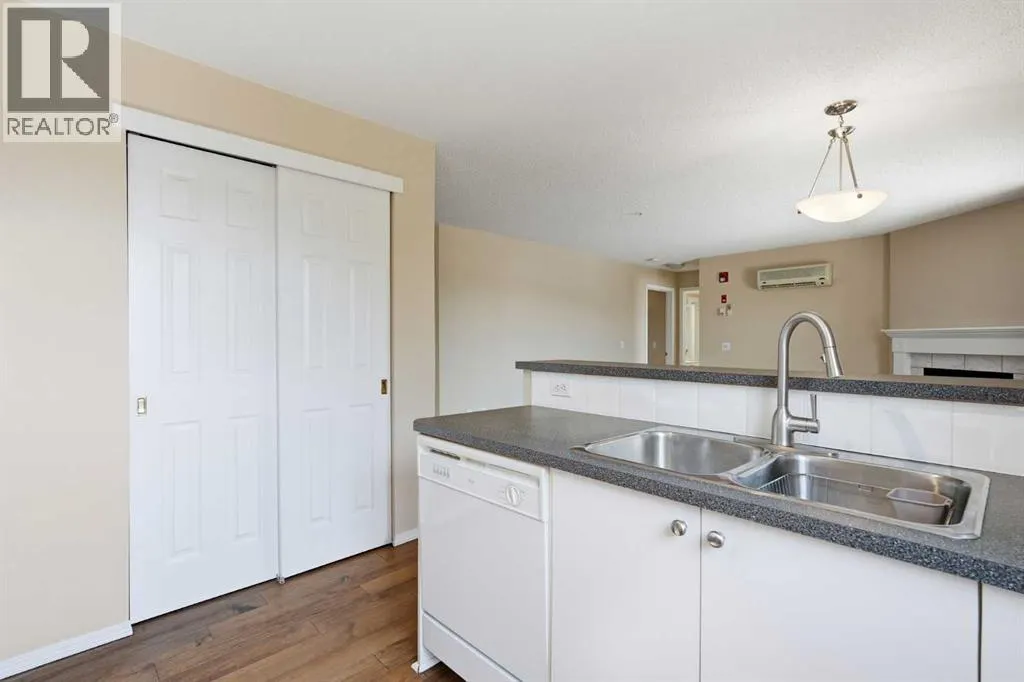 221, 290 Shawville Way SE