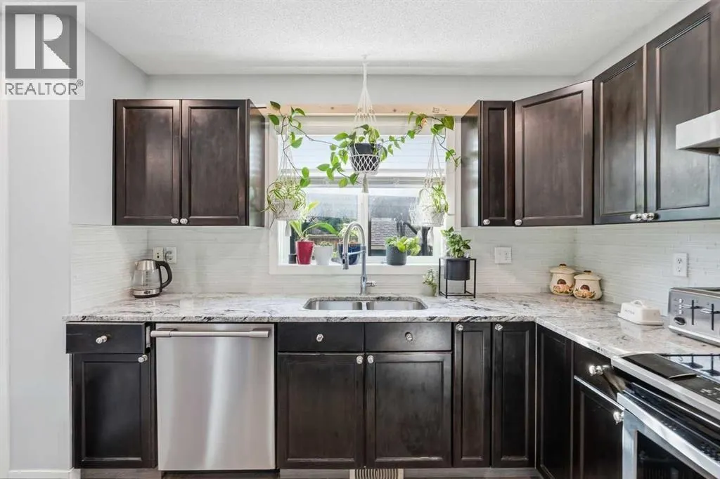 279 Everstone Drive SW