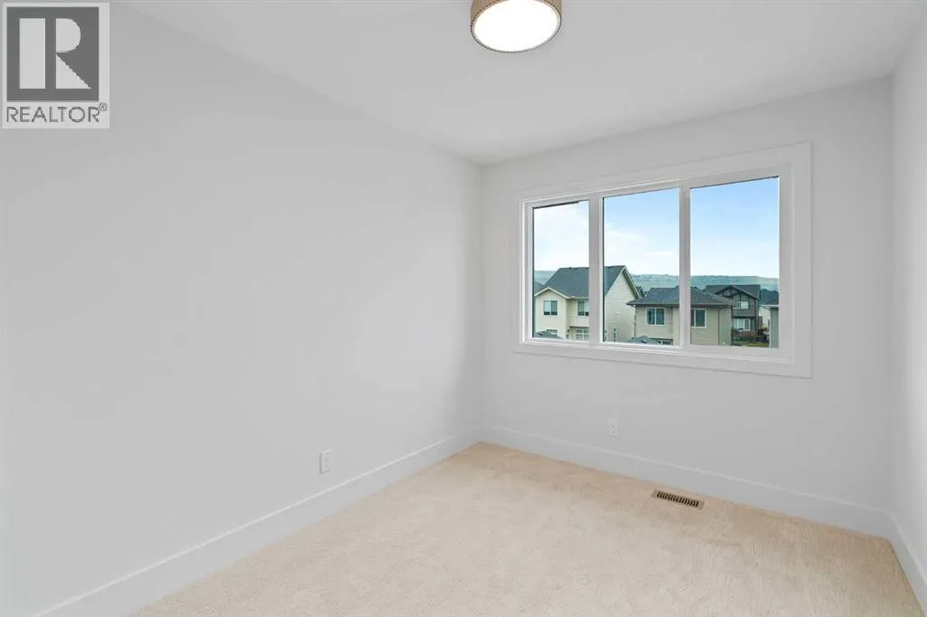 21 Silverton Glen Bay SW