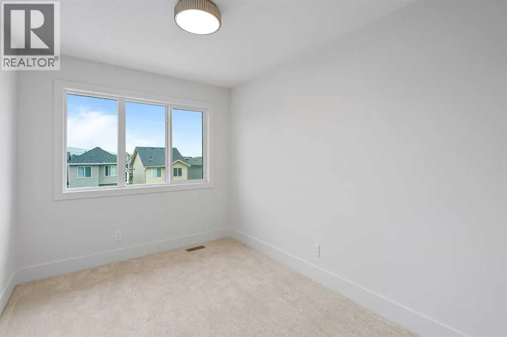 13 Silverton Glen Bay SW