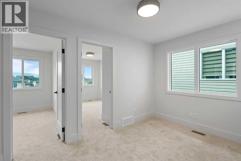 13 Silverton Glen Bay SW
