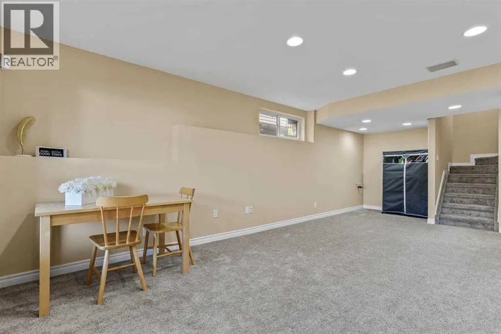 149 Everwoods Close SW