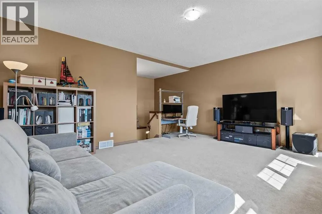 149 Everwoods Close SW