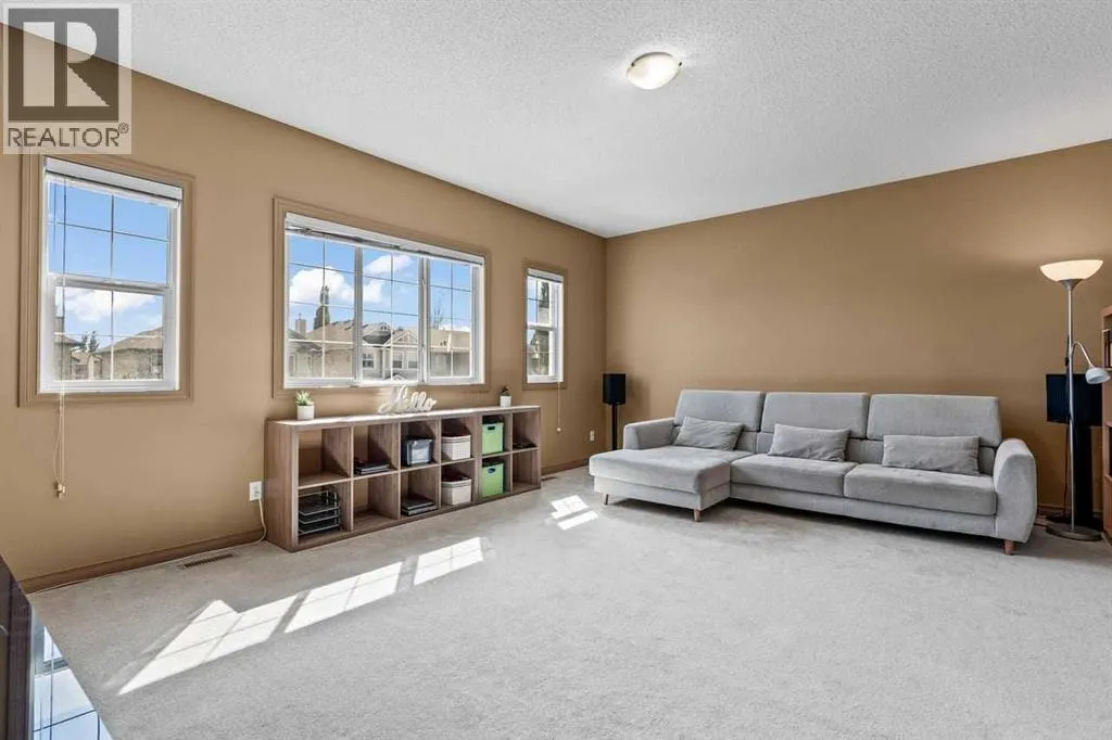 149 Everwoods Close SW