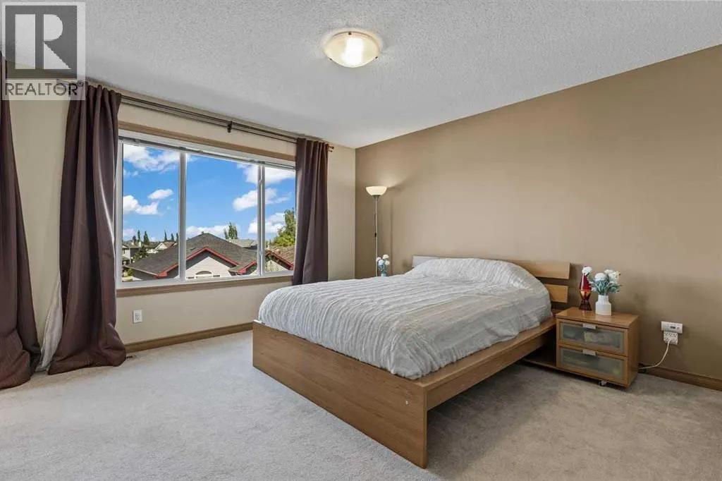 149 Everwoods Close SW