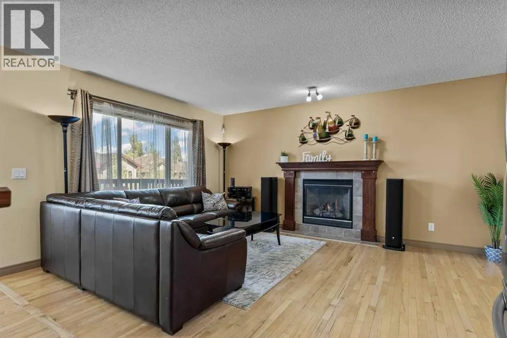 149 Everwoods Close SW